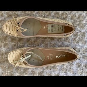 New Geox Respira Women’s Tan Python Flats w/bow Originally  $120